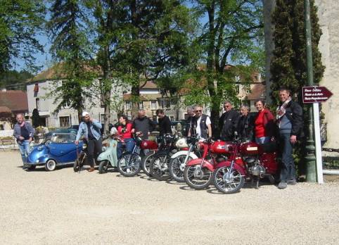 groupe au musee de savigny 2.jpg